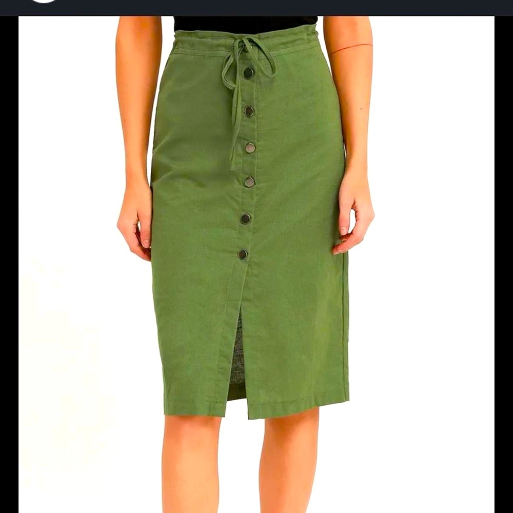 Lulu’s green knee length linen-cotton blend, waist tie and buttons, size small
